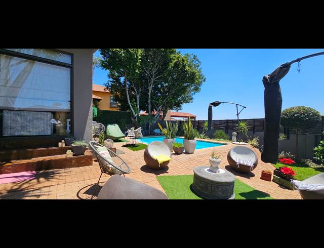 3 BEDROOM FREESTANDING FOR SALE IN CASHAN